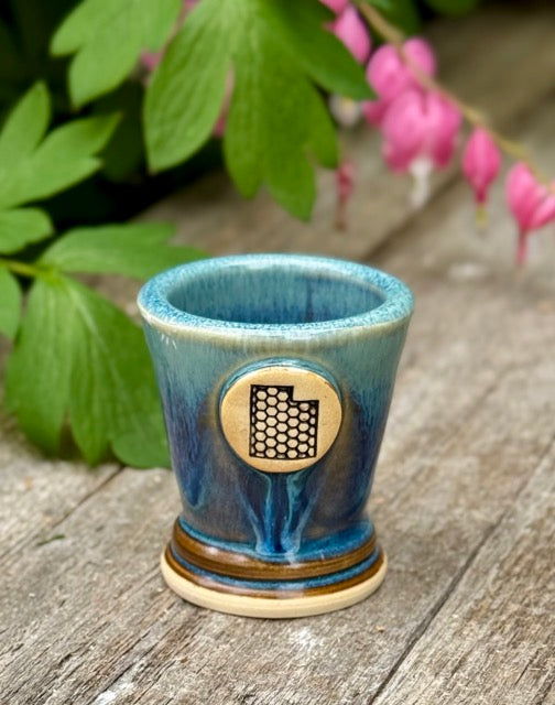 Shotglass "Beehive"
