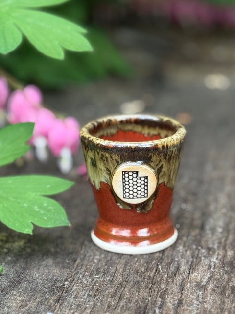 Shotglass "Beehive"